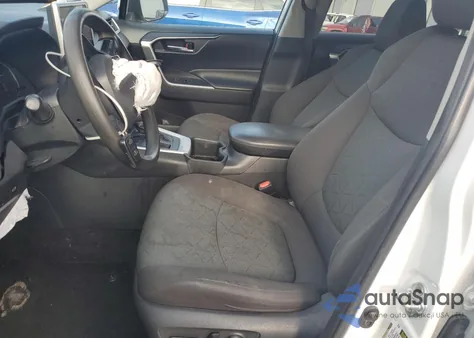 2023 Toyota Rav4 Xle z USA, uszkodzony, nr VIN 2T3W1RFV5PW248202